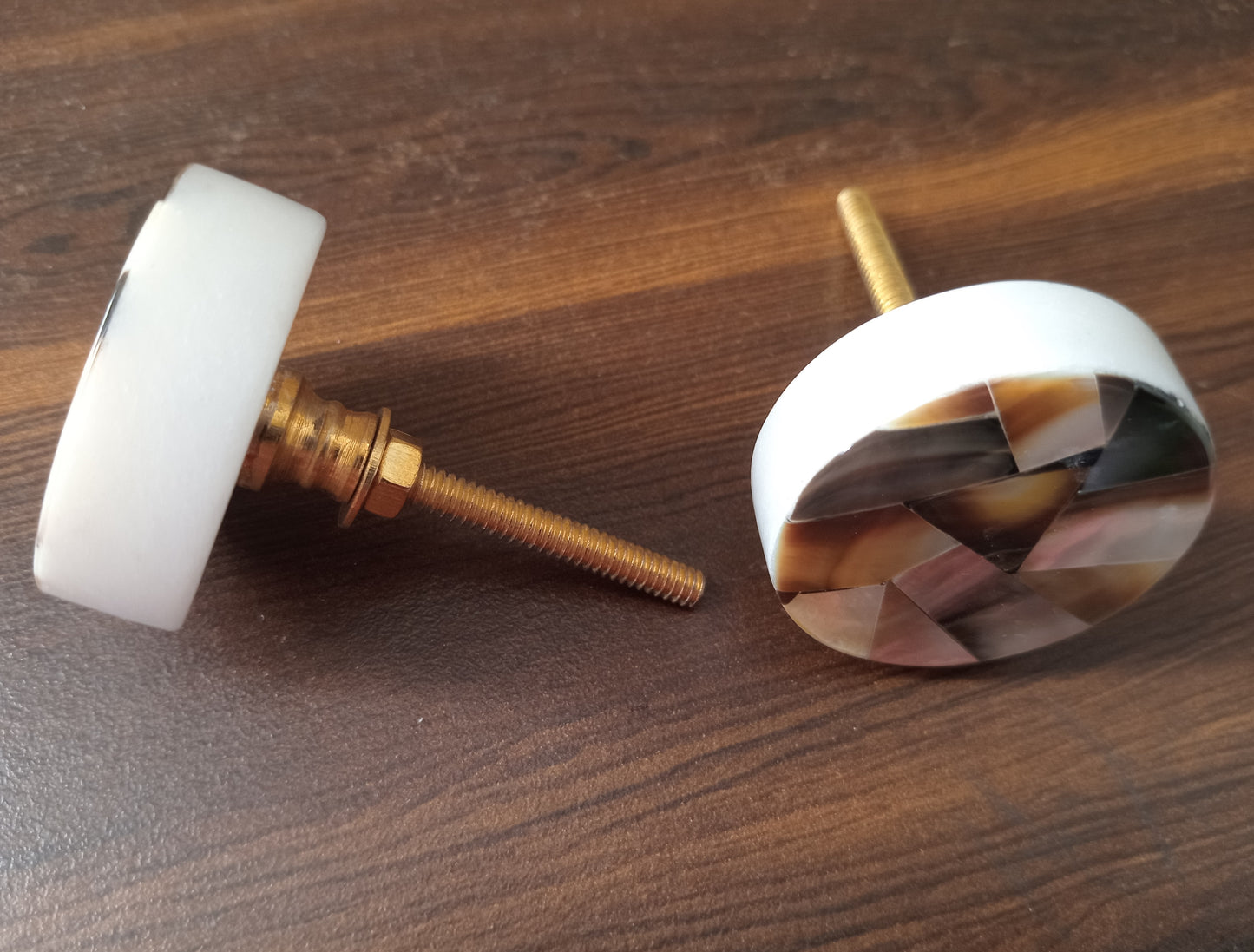Mother of Pearl Cabinet Knobs, Shell Drawer Pulls (Set 0f 4)