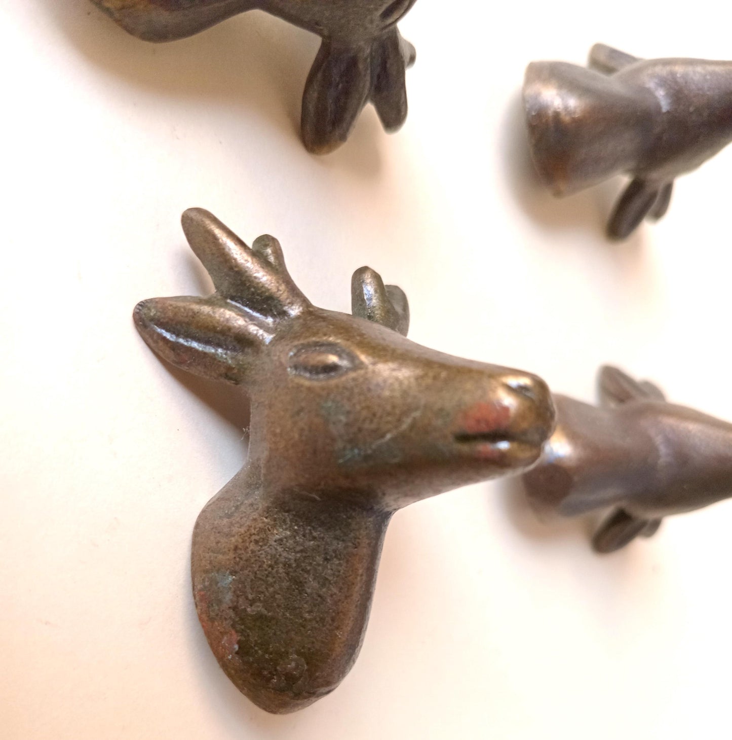 Cast Iron Deer Cabinet Knob Antique Finish Rustic Animal Drawer Pull Handle (Set of 4)